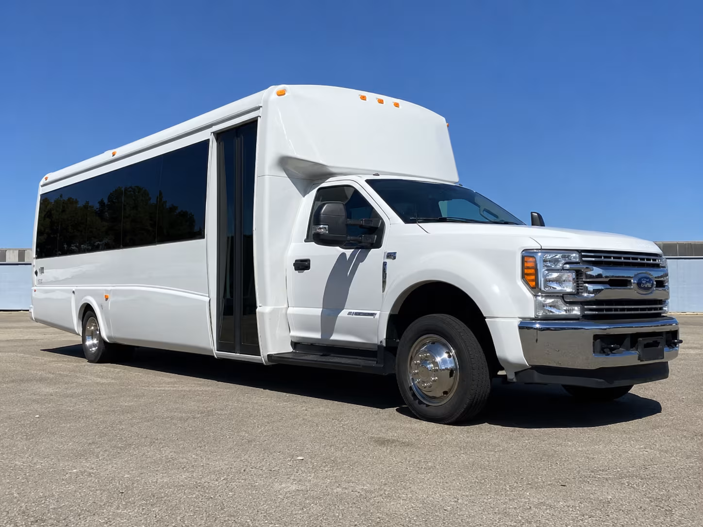 college campus tour buses for madera high school students