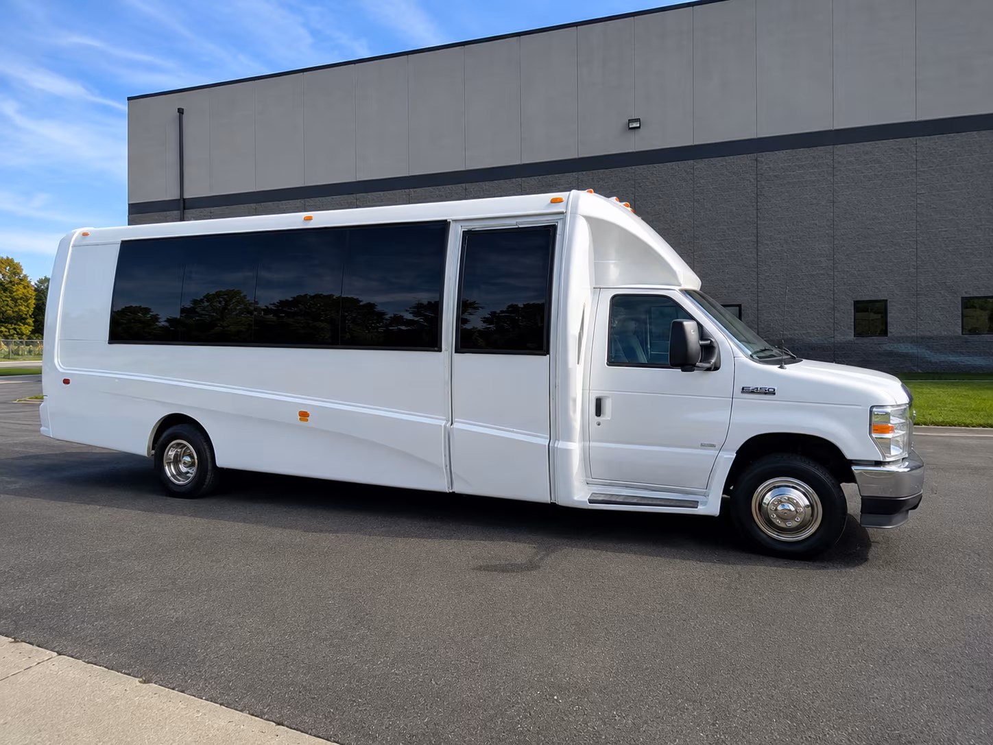 employee shuttle buses for madera businesses and agricultural operations