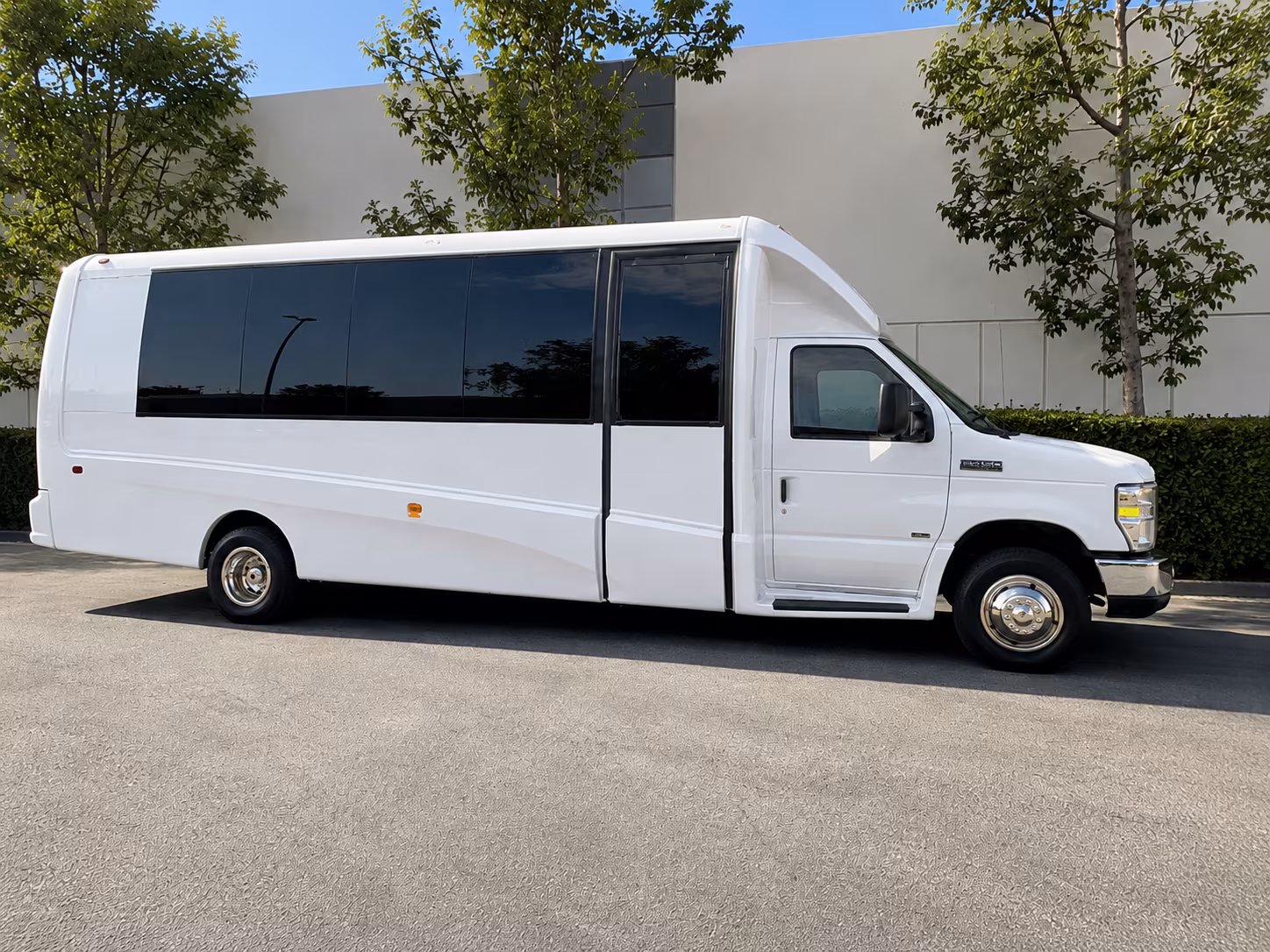 hotel to venue shuttle buses for madera corporate groups