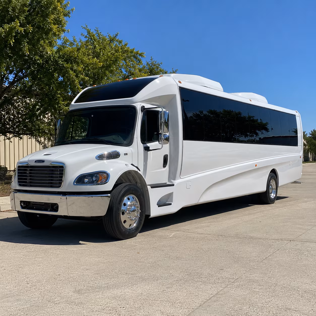madera 18 passenger minibus