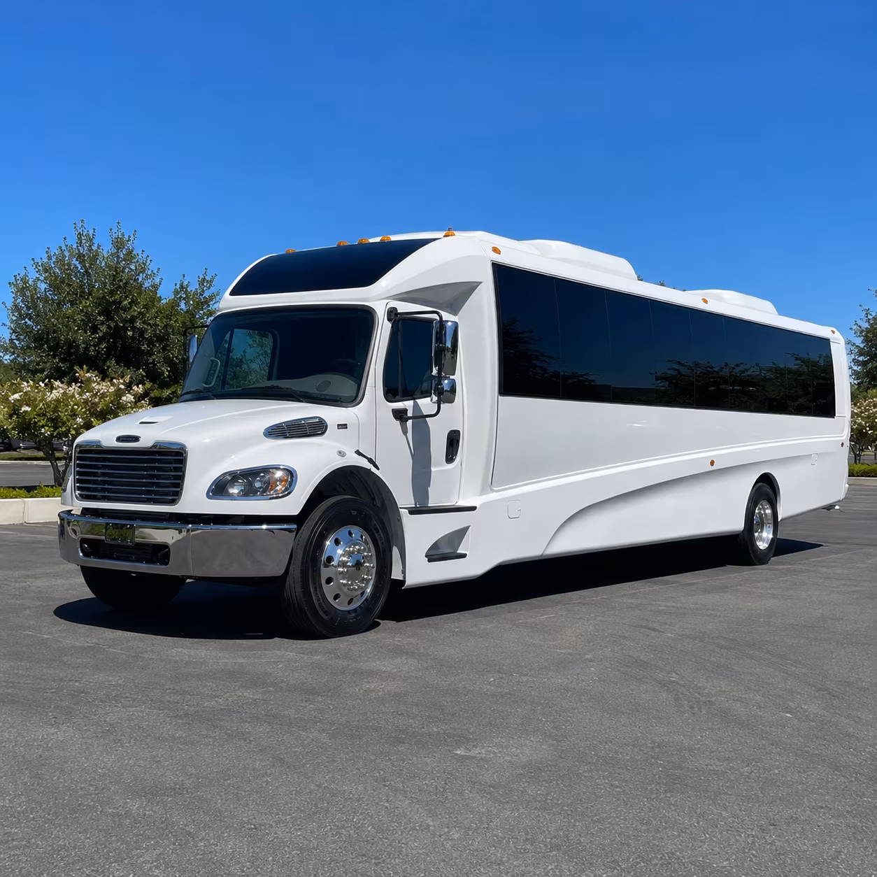 madera 20 passenger minibus