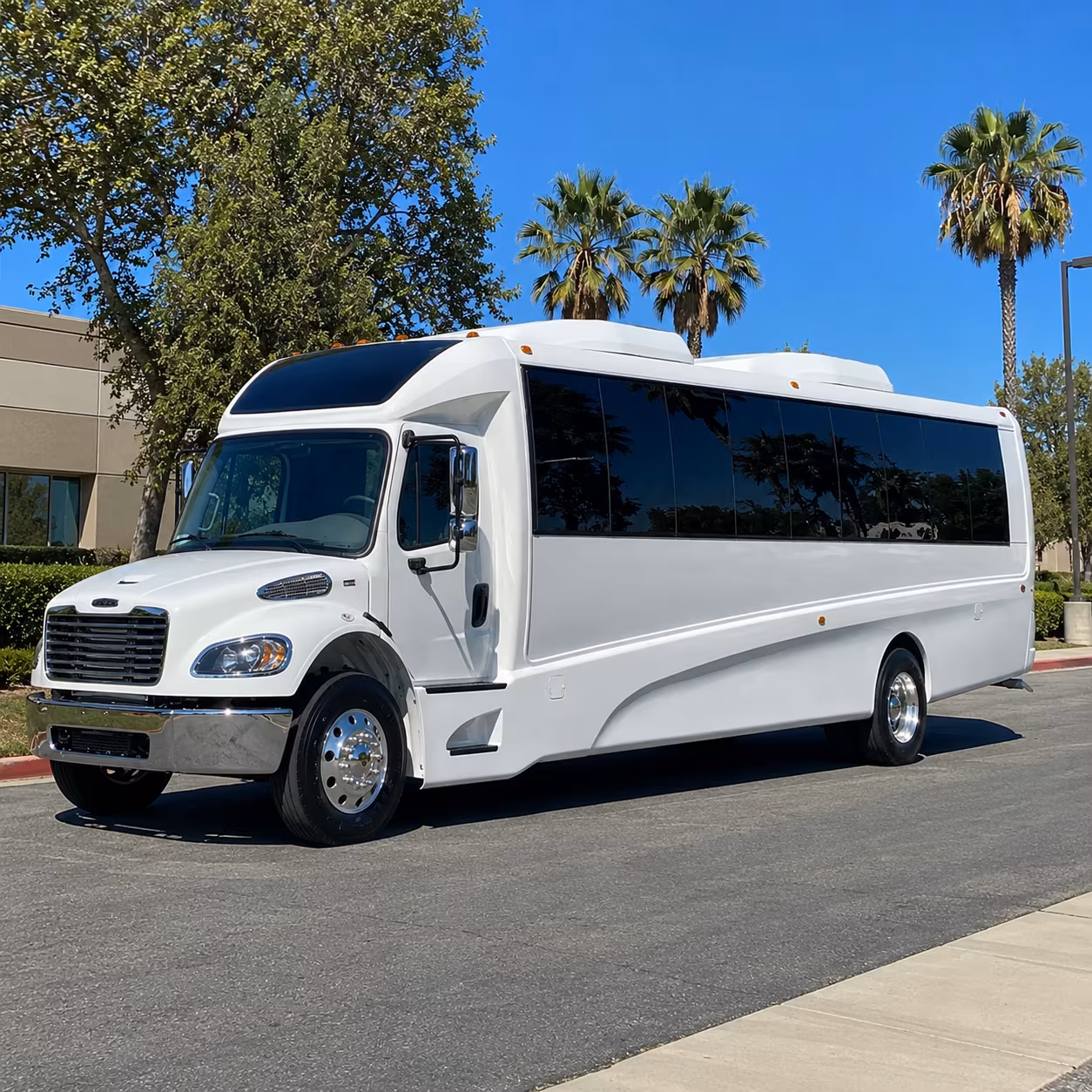 madera 25 passenger minibus