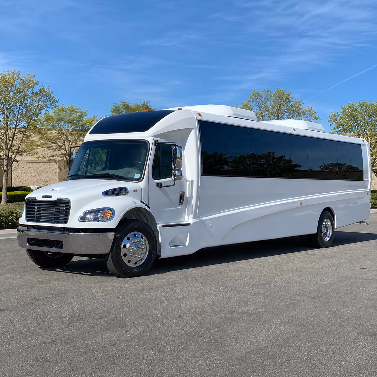 madera 35 passenger minibus