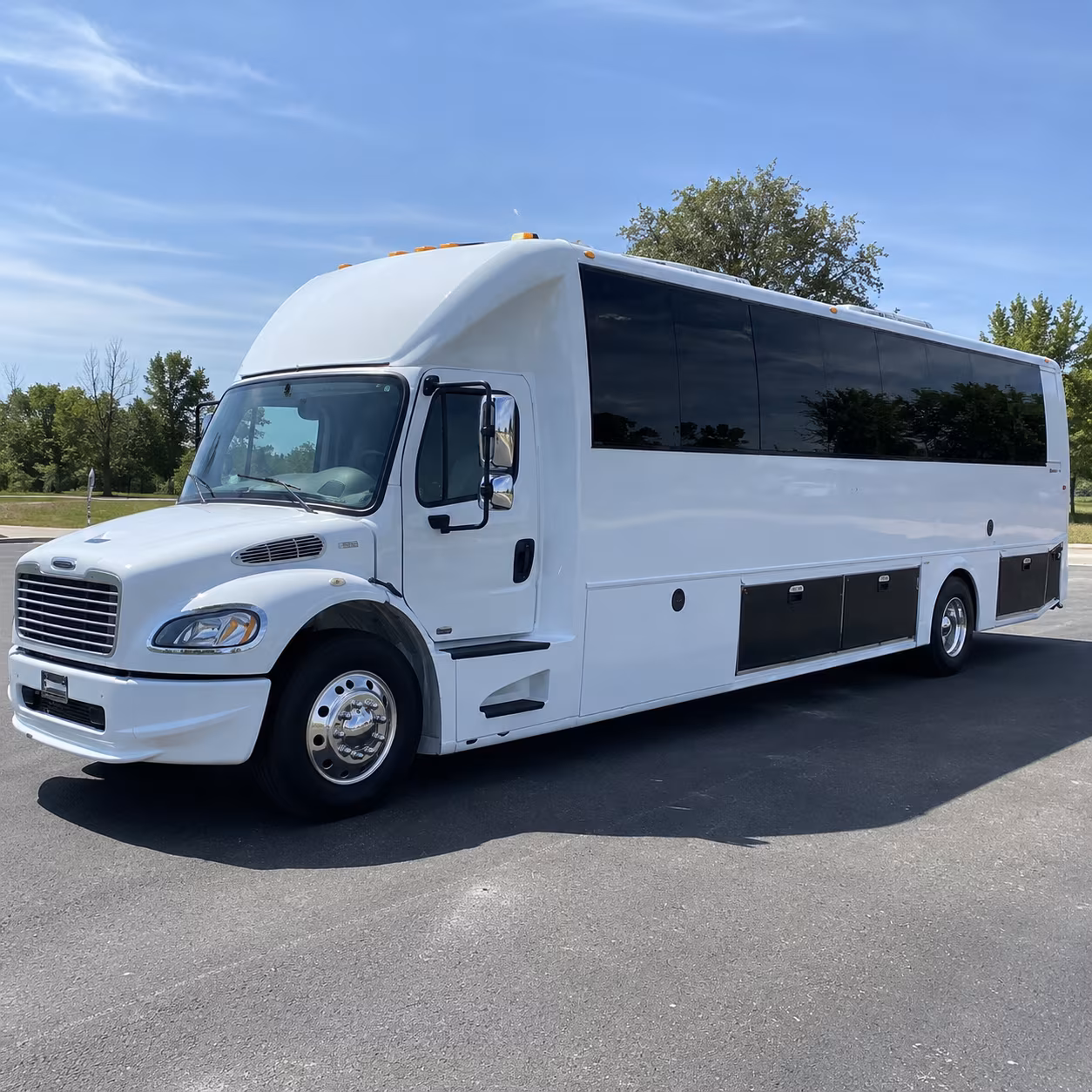 madera 40 passenger party bus