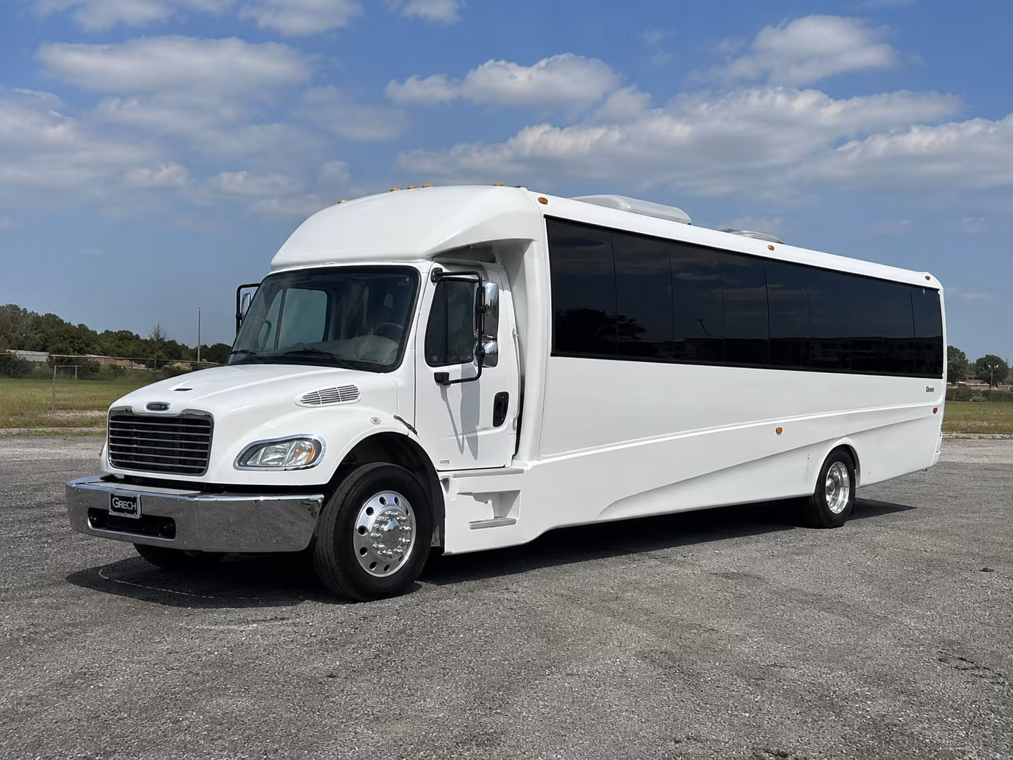 madera 50 passenger party bus
