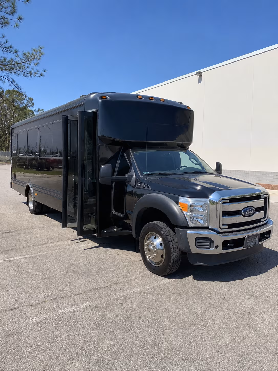 party buses for bachelorette wine tours through the madera wine trail
