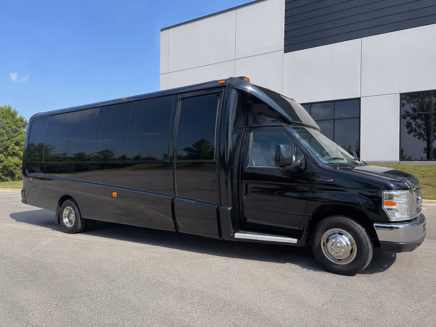 party buses for madera wedding parties and bridal groups
